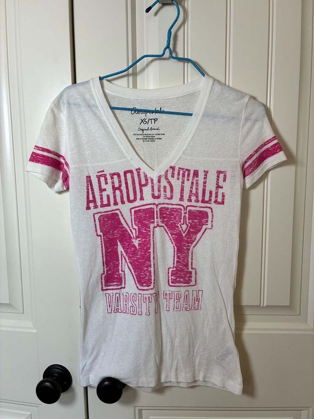 Y2K Aeropostale Vintage NY Varsity Team V-Neck T-Shirt White Pink XS